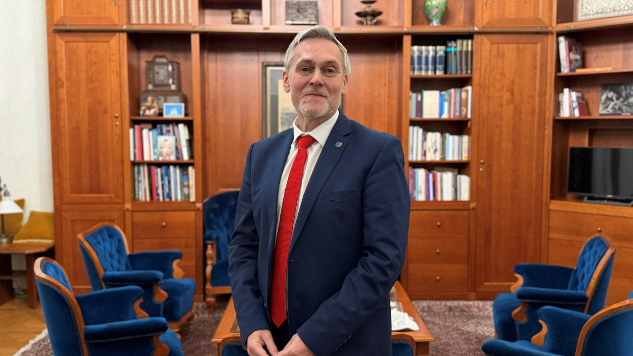 Třicet let ve veřejné správě: rozhovor s&nbsp;vedoucím Kanceláře Senátu